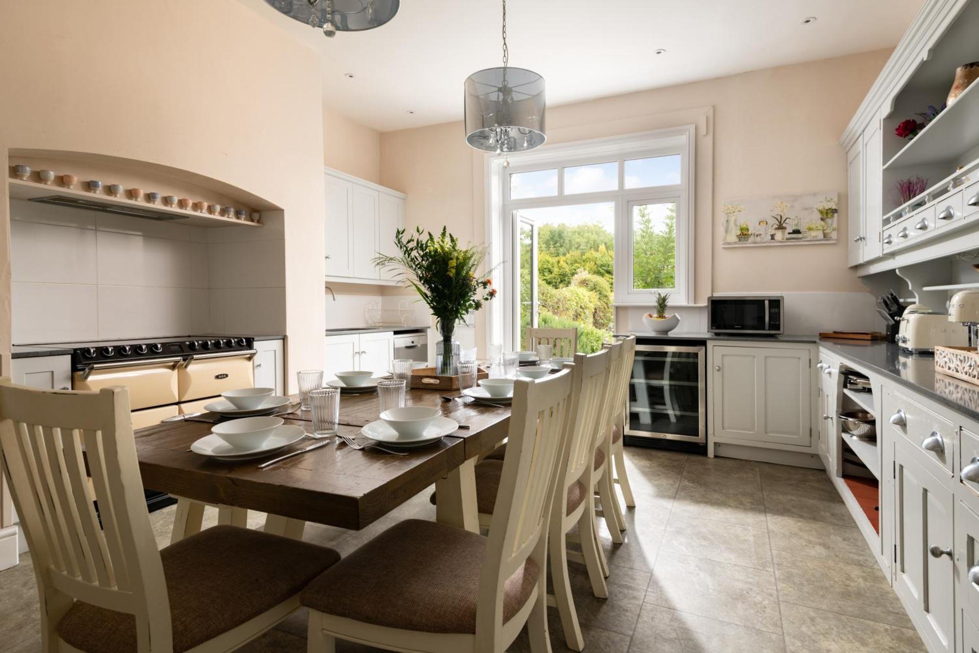 Вилла Downwood Vineyard Manor In Idyllic Countryside Бландфорд-Форум Экстерьер фото