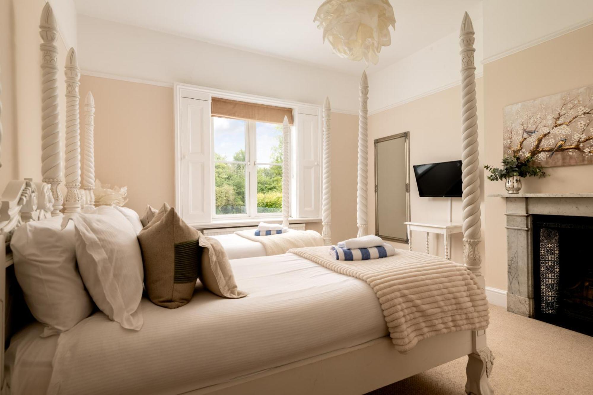 Вилла Downwood Vineyard Manor In Idyllic Countryside Бландфорд-Форум Экстерьер фото