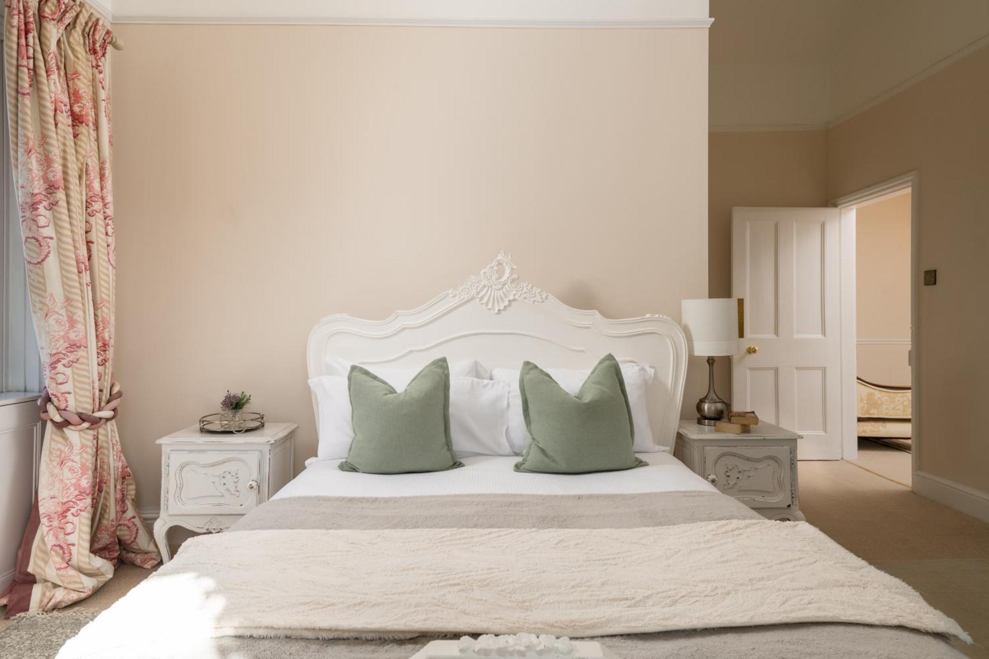 Вилла Downwood Vineyard Manor In Idyllic Countryside Бландфорд-Форум Экстерьер фото