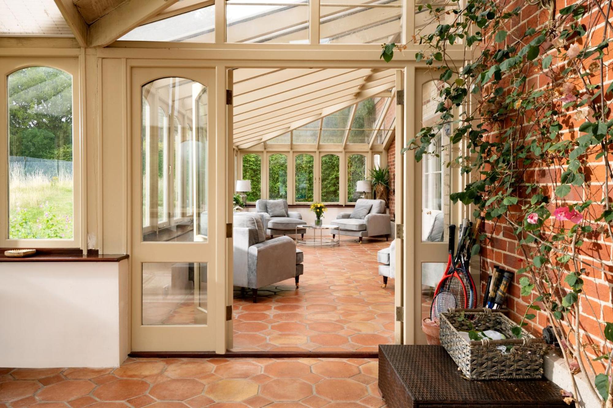 Вилла Downwood Vineyard Manor In Idyllic Countryside Бландфорд-Форум Экстерьер фото