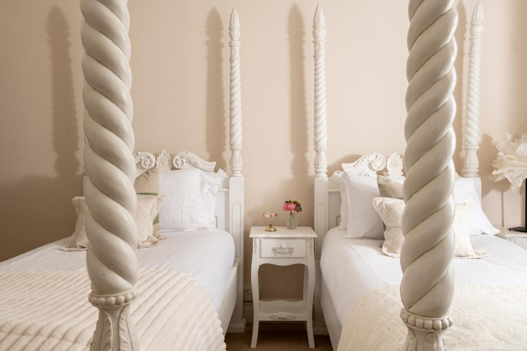 Вилла Downwood Vineyard Manor In Idyllic Countryside Бландфорд-Форум Экстерьер фото